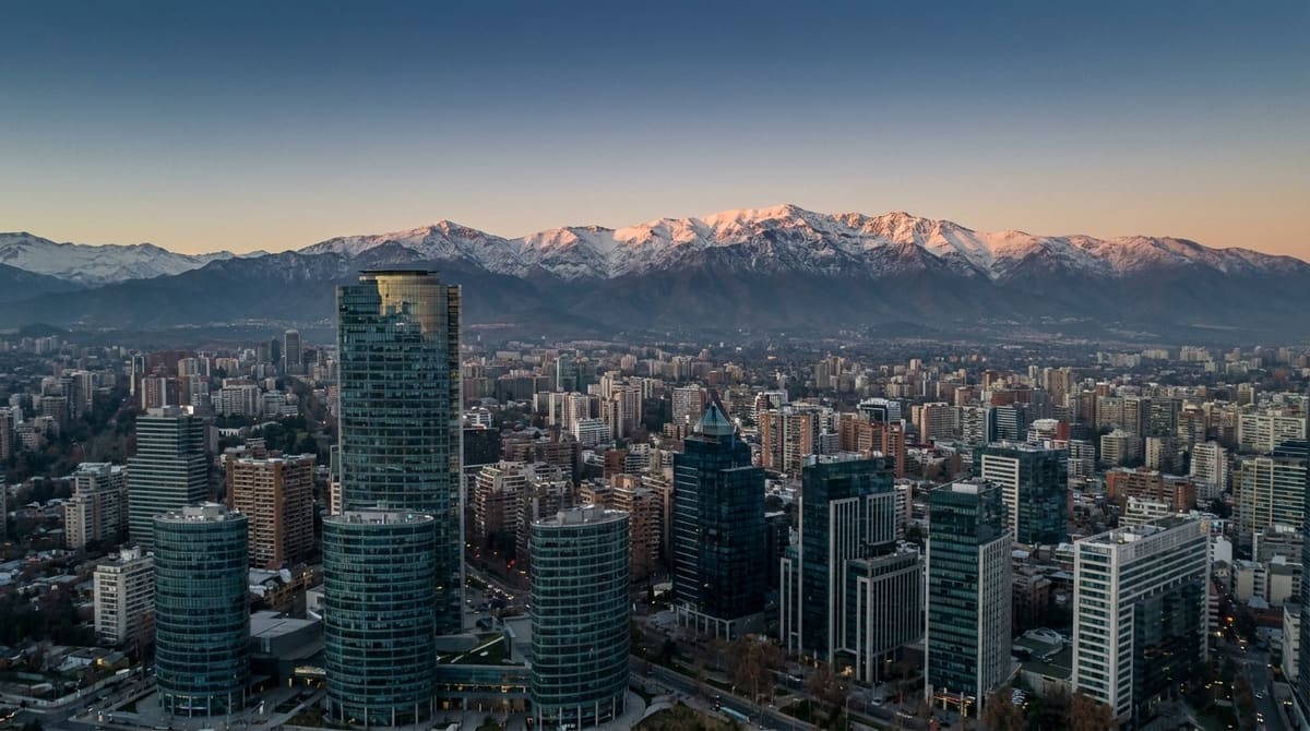 Vista de Santiago de Chile con la cordillera al fondo